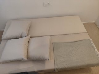 Divano letto Ikea beige in tessuto a tre posti