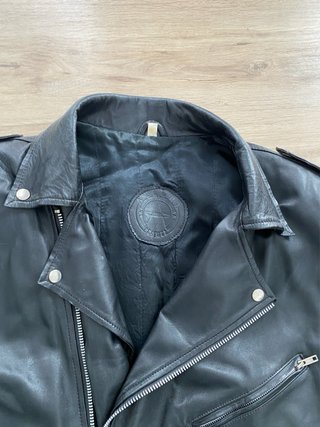 Chaqueta de cuero negra