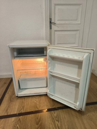 Frigorífico pequeño blanco