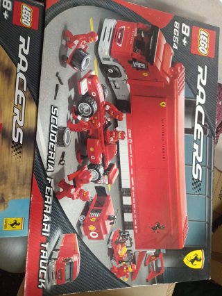 LEGO Ferrari 8654 Camión de Transporte + Ferrari