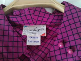 Vestido vintage morado con estampado de rombos