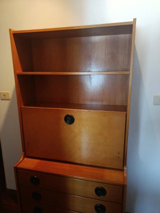 Escritorio madera color sapeli claro
