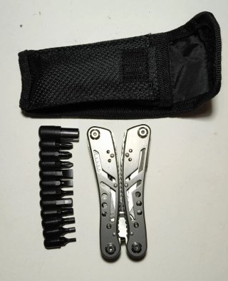Multiherramienta con funda y puntas