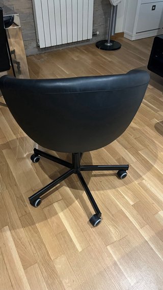 SEDIA IKEA SKRUVSTA NERA CON ROTELLE