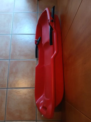Trineo rojo Decathlon