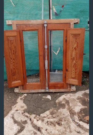 Ventana de madera completa