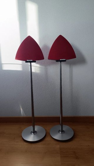 Altavoces Beolab 4 con bases Bang & Olufsen