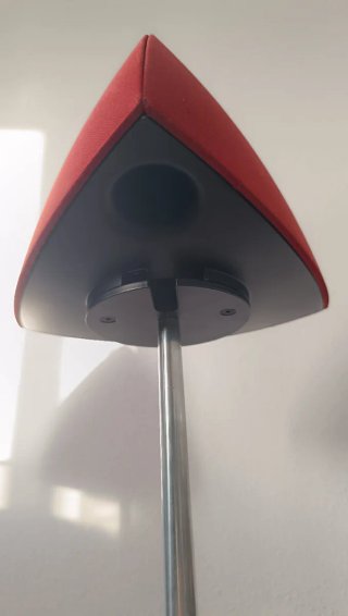 Altavoces Beolab 4 con bases Bang & Olufsen