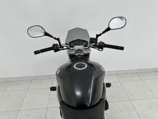 SUZUKI GSR 600