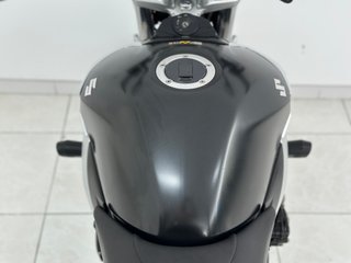 SUZUKI GSR 600