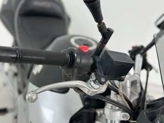 SUZUKI GSR 600