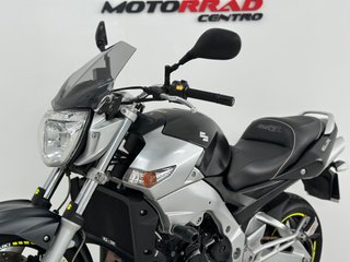 SUZUKI GSR 600