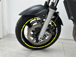 SUZUKI GSR 600