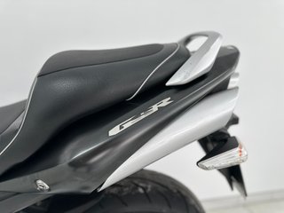 SUZUKI GSR 600