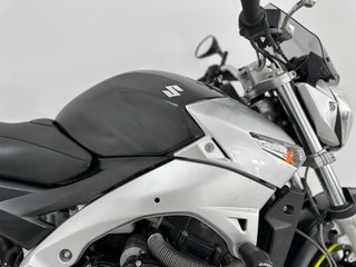SUZUKI GSR 600