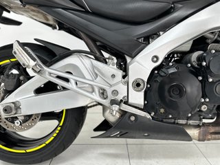 SUZUKI GSR 600