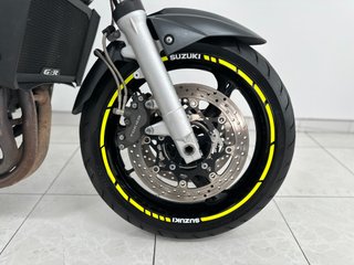 SUZUKI GSR 600