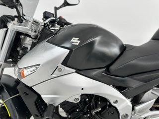 SUZUKI GSR 600