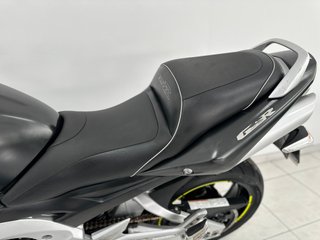 SUZUKI GSR 600