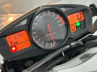 SUZUKI GSR 600