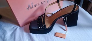 Tacones Alma en Pena Negros con Brillantes