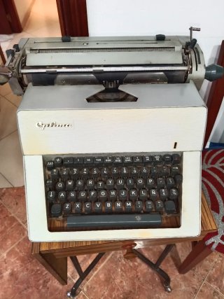 Máquina de escribir Optima