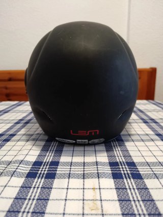 Casco de moto LEM negro mate.