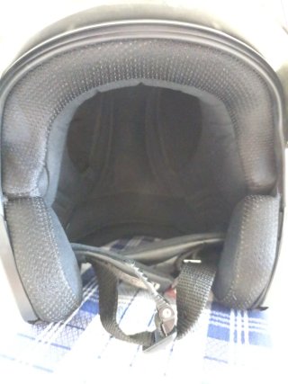 Casco de moto LEM negro mate.