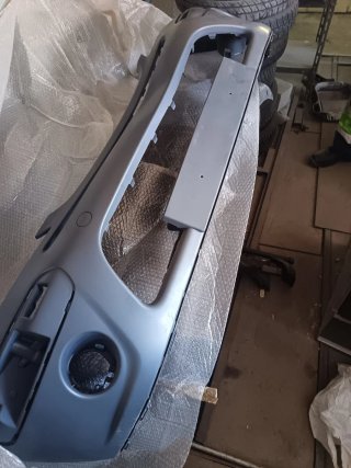 Paragolpes nuevos, llantas neumáticos