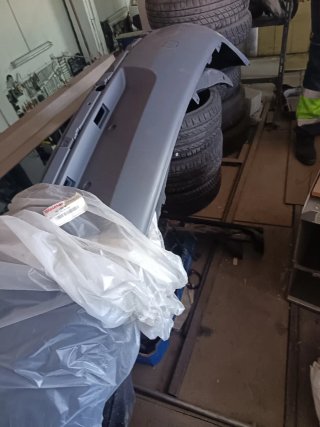 Paragolpes nuevos, llantas neumáticos