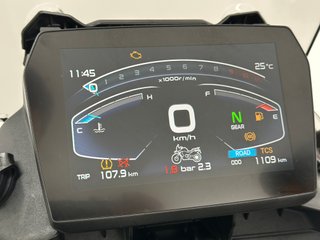 VOGE 900 DSX
