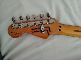 Stratocaster Floyd Rose color crema
