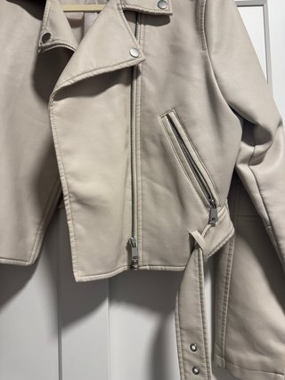 Cazadora efecto piel beige Talla M