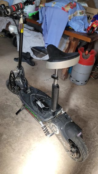 Patinete Eléctrico Red Bull 1800W ay que cambiar b