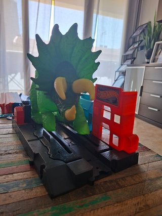 Circuito Hot Wheels Dinosaurio Triceratops