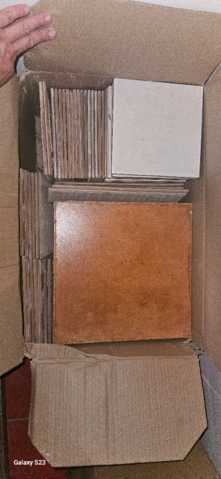 Lote 176 azulejos 20x20 blanco/marrón