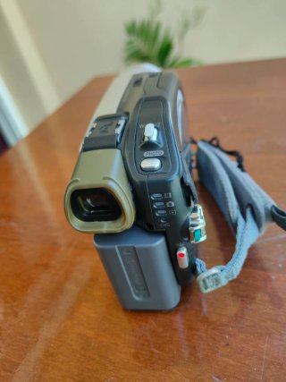 Videocámara Sony Handycam RW DVD