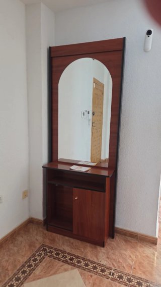 Mueble recibidor con espejo y almacenaje