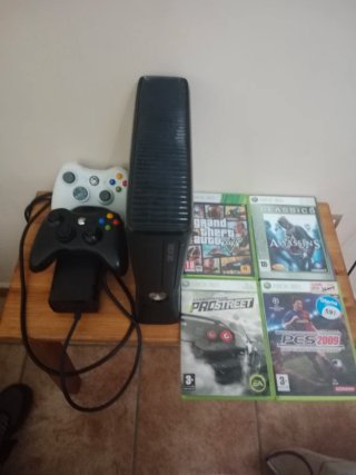 Xbox 360 con 4 juegos
