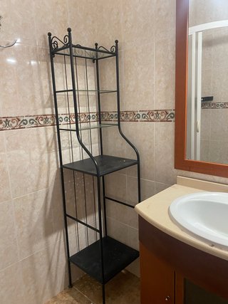 Estantería metálica con baldas de cristal