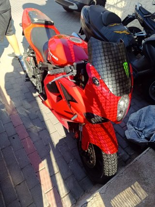 Hyosung GT250R Roja 37mil kl solo esta notificada