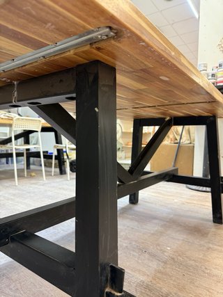 Mesa de madera maciza estilo industrial
