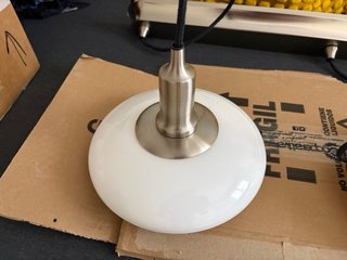 Lampara Tallbyn de techo 3 tulipas
