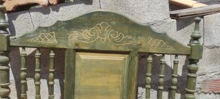Dos cabeceros de madera verdes pintados a mano