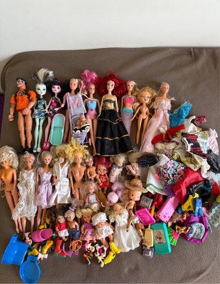 Lote de muñecas Barbie y accesorios