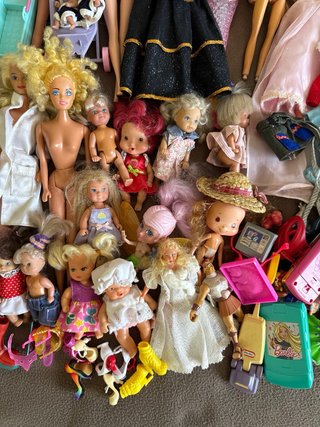 Lote de muñecas Barbie y accesorios