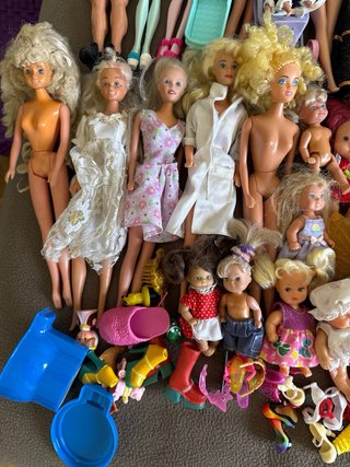 Lote de muñecas Barbie y accesorios