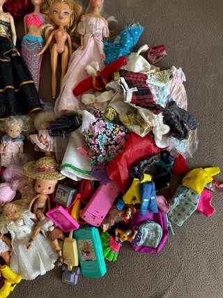 Lote de muñecas Barbie y accesorios