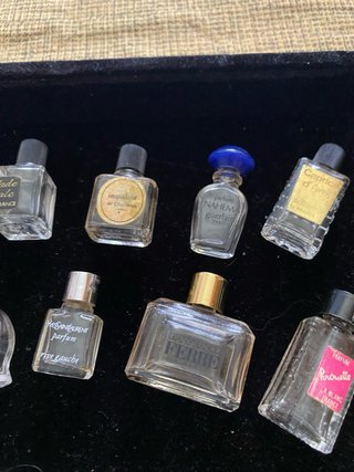 Set di 12 miniature di profumi di varie marche