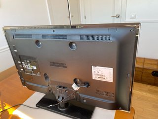 Samsung Smart TV 32 UE32ES5500 + Mando